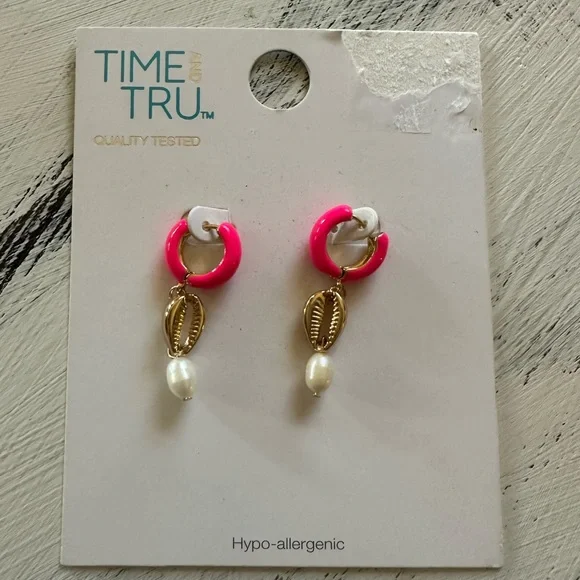 Time and Tru Jewelry Time And Tru Gold And Pink Sea Shell Hoop